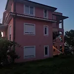 & Lilis Guest house 3*