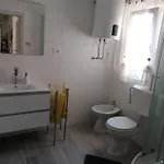 Guest house & Lilis Izola