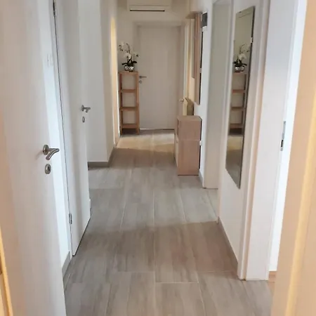& Lilis Guest house