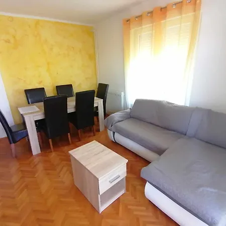 Guest house & Lilis Izola