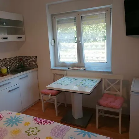 & Lilis Guest house