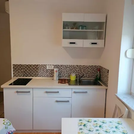 & Lilis בית הארחה 3*