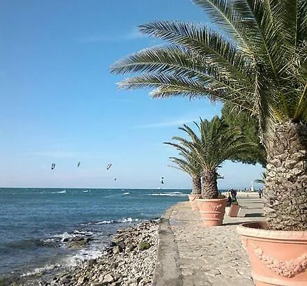 Guest house & Lilis Izola
